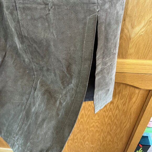 Chic Brown Suede Pencil Skirt - Picture 3 of 9